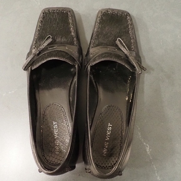 Nine West sz 6.5 black leather and calf fur heeled loafers - Picture 7 of 13